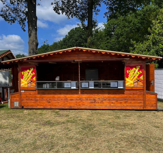 Mobiele houten frietkraam van Saes Foodexpress